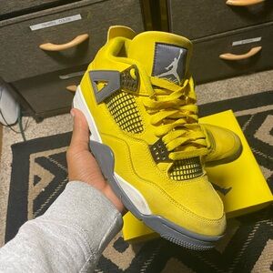 Jordan four lightning size 8.5